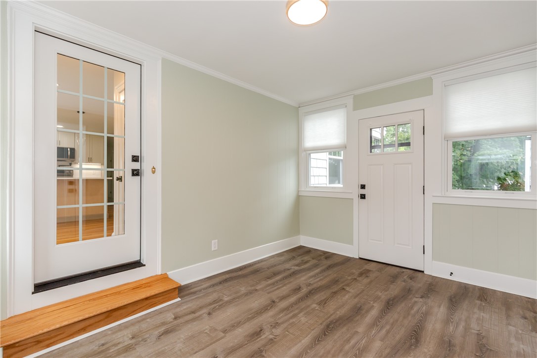 8 Barnes Street Smithfield, RI 02828 - Photo 4 of 48