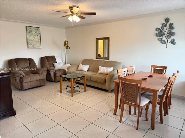 $1,695 | 920 Southwest 11th Avenue, Unit 11D, Hallandale Beach, FL 33009
