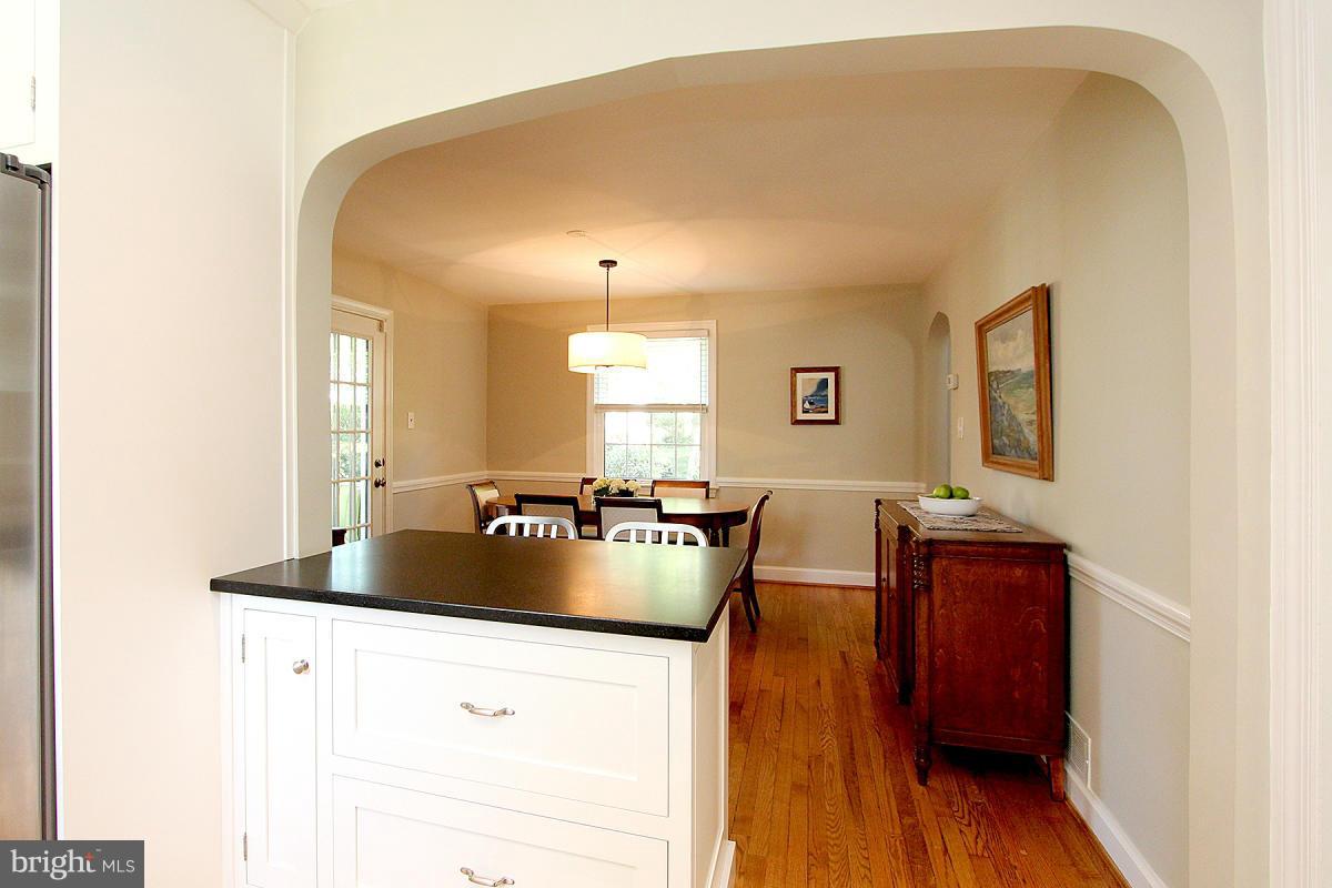 9615 Evergreen Street Silver Spring, MD 20901 - Photo 11 of 30 Kitchen