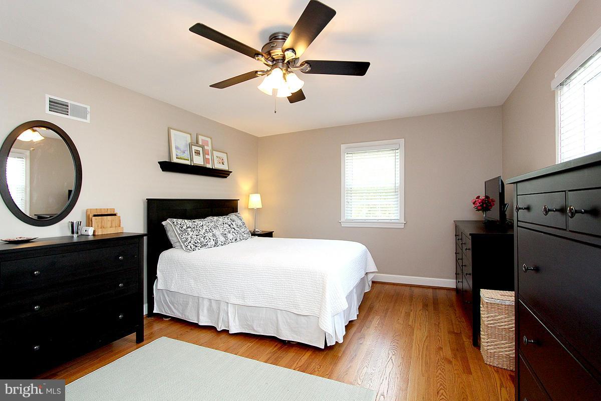 9615 Evergreen Street Silver Spring, MD 20901 - Photo 20 of 30 Bedroom (Master)
