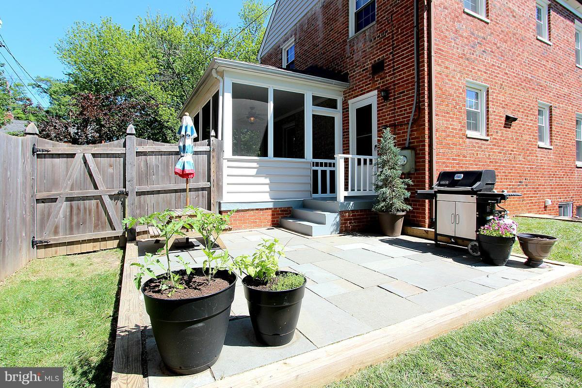 9615 Evergreen Street Silver Spring, MD 20901 - Photo 28 of 30 Exterior (Rear)