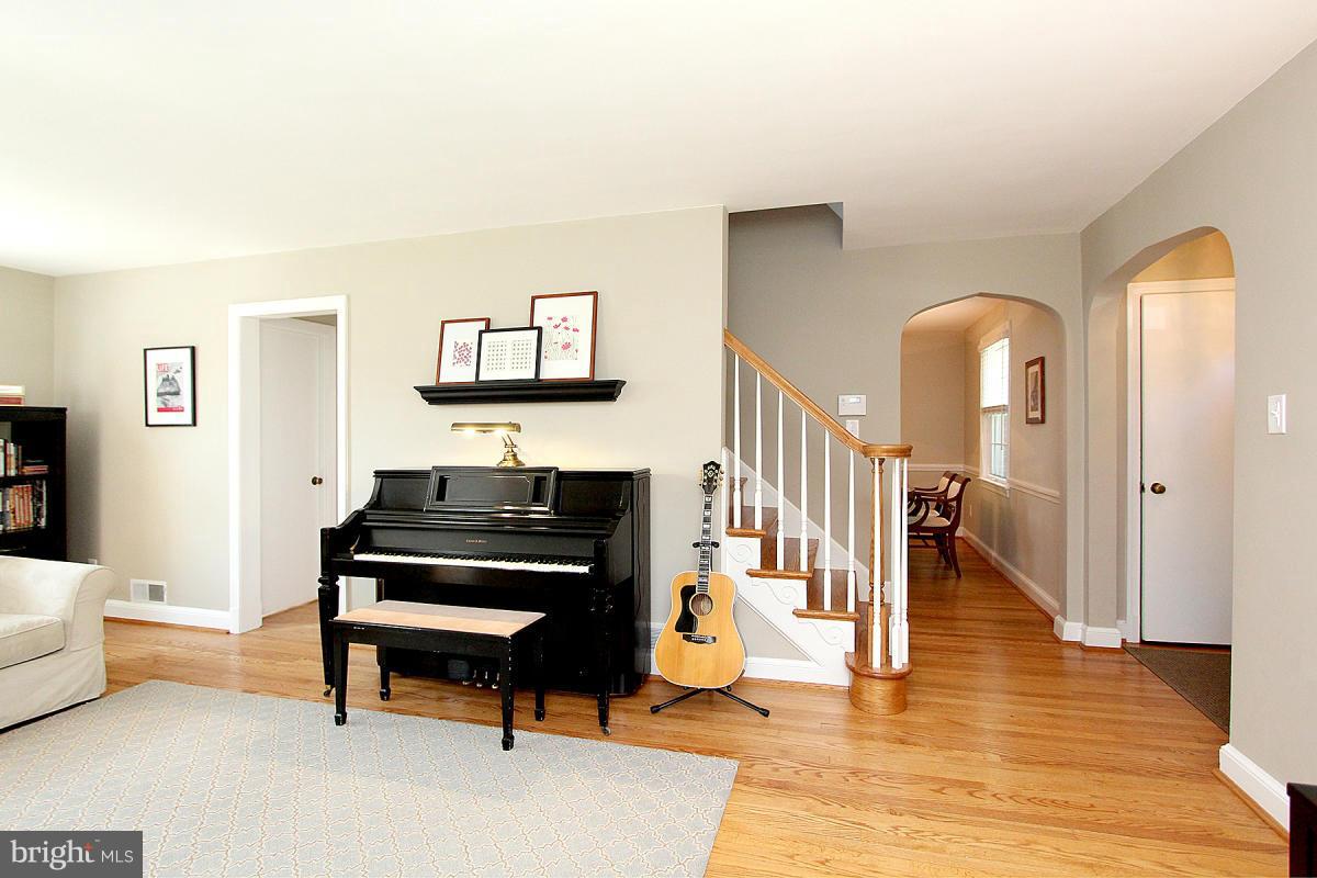 9615 Evergreen Street Silver Spring, MD 20901 - Photo 5 of 30 Living Room