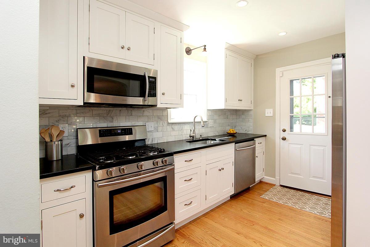 9615 Evergreen Street Silver Spring, MD 20901 - Photo 7 of 30 Kitchen