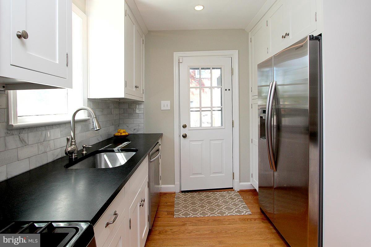 9615 Evergreen Street Silver Spring, MD 20901 - Photo 8 of 30 Kitchen