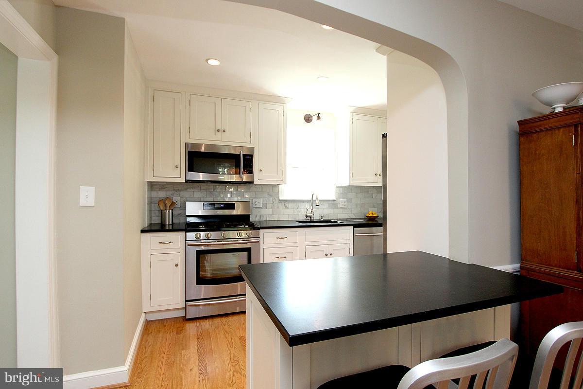 9615 Evergreen Street Silver Spring, MD 20901 - Photo 10 of 30 Kitchen