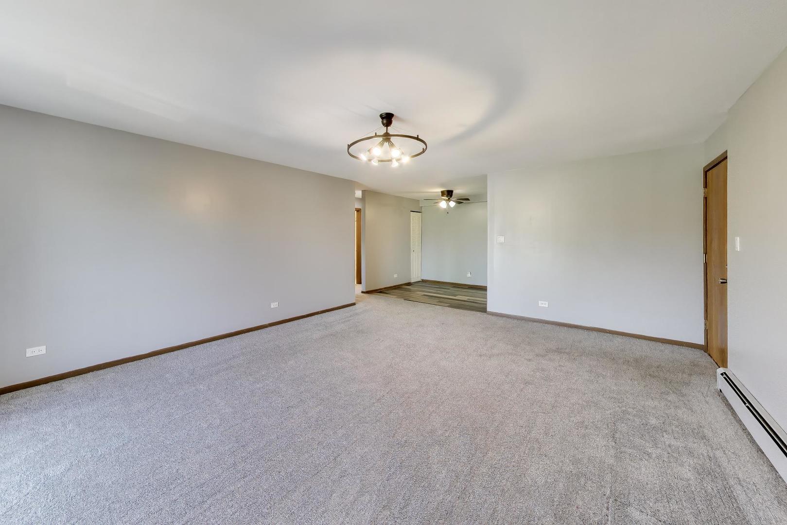 10428 Ridgeland Avenue, Unit 6 Chicago Ridge, IL 60415 - Photo 4 of 24