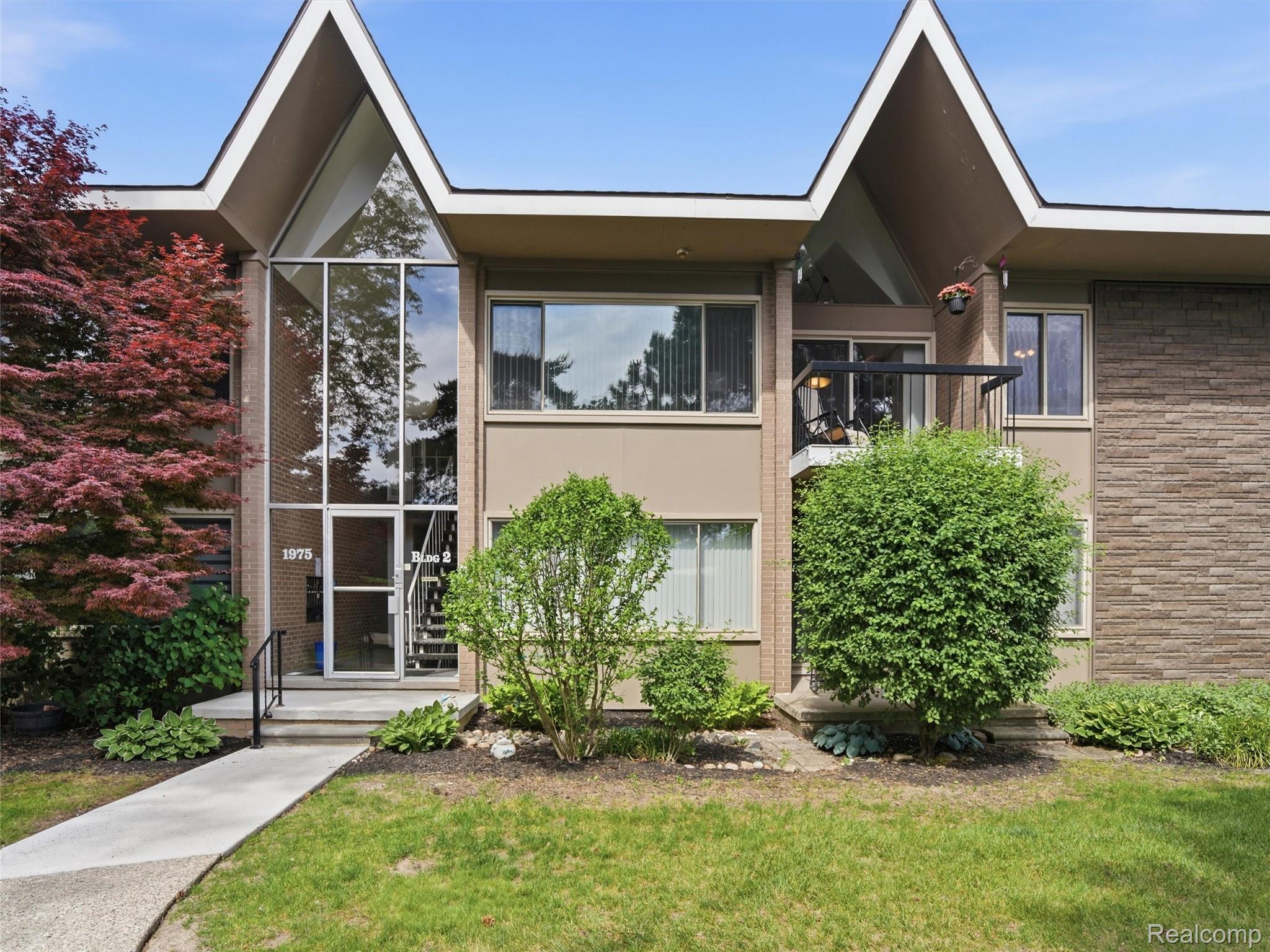 1975 Klingensmith Road, Unit 26 Bloomfield Hills, MI 48302 - Photo 1 of 21 01-DSC04243.jpg