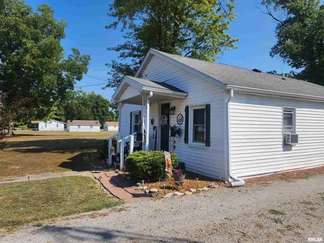 $64,900 | 118 Missouri Street, Pinckneyville, IL 62274