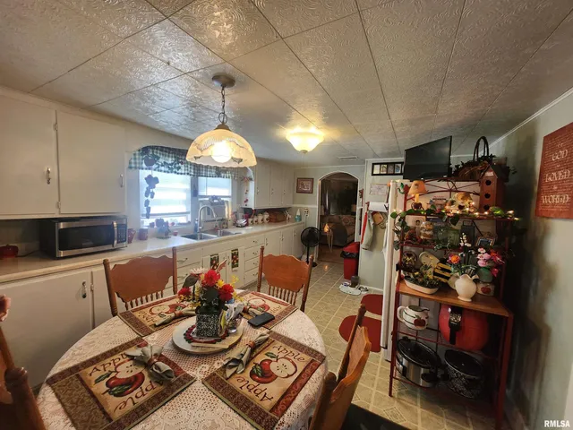 $64,900 | 118 Missouri Street, Pinckneyville, IL 62274