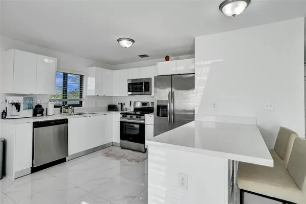 $3,150 | 1712 Northwest 76th Terrace, Unit 1712, Miami, FL 33147