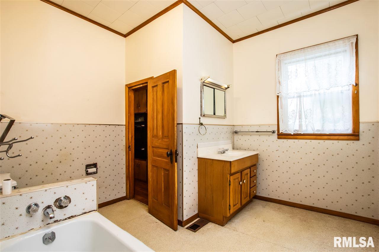 350 West Maple Street Canton, IL 61520 - Photo 18 of 27 Gallery Image 18