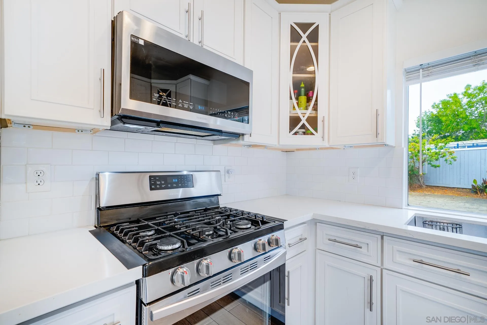 119 Smilax Road Vista, CA 92083 - Photo 11 of 36 Gallery Image 11