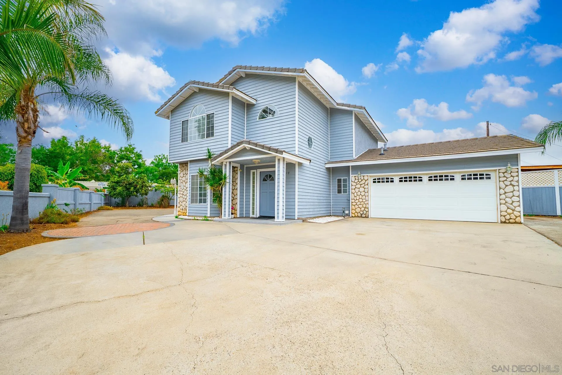 119 Smilax Road Vista, CA 92083 - Photo 2 of 36 Gallery Image 2
