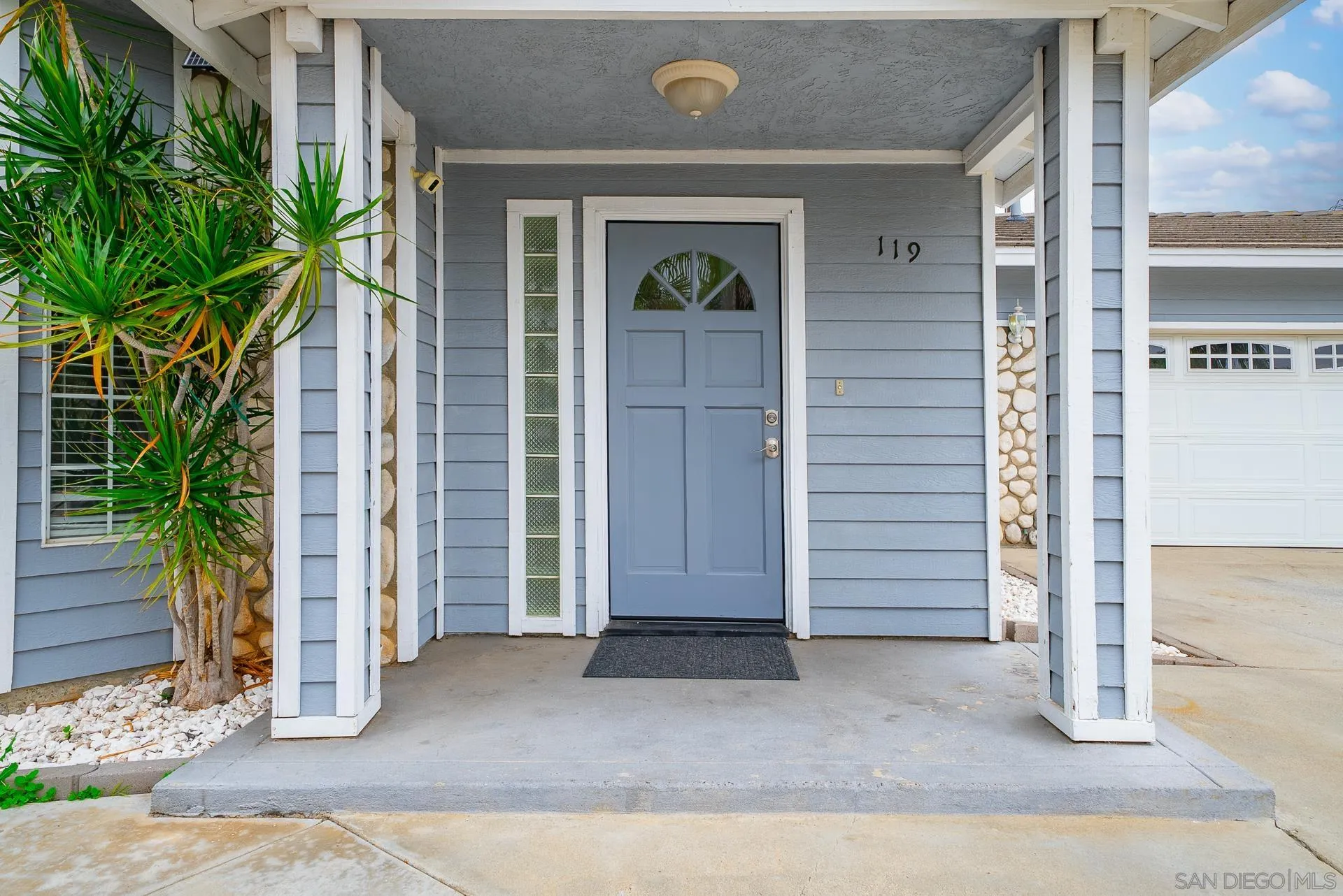 119 Smilax Road Vista, CA 92083 - Photo 3 of 36 Gallery Image 3