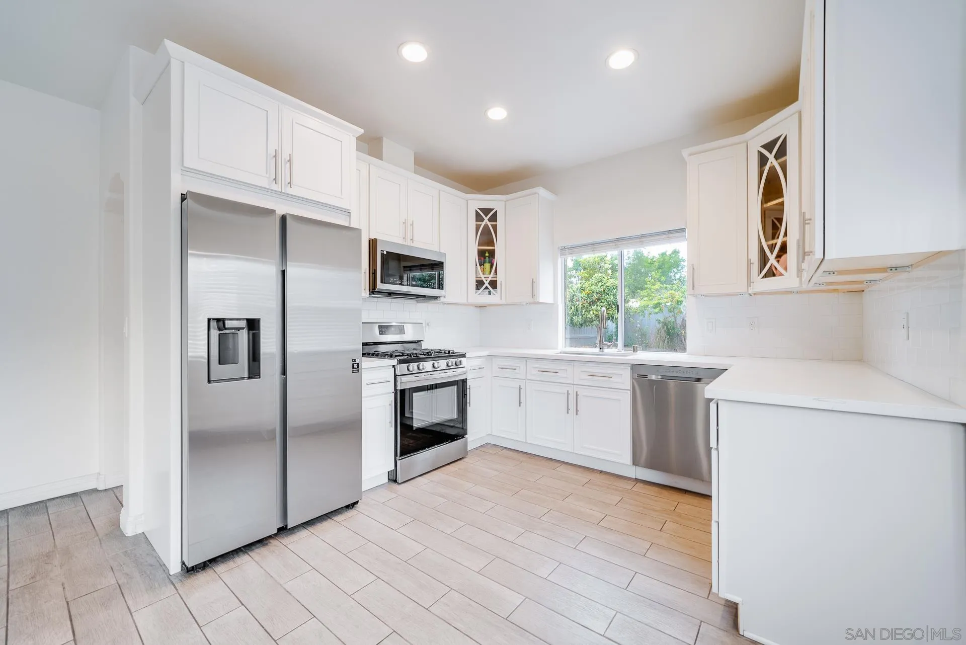 119 Smilax Road Vista, CA 92083 - Photo 9 of 36 Gallery Image 9