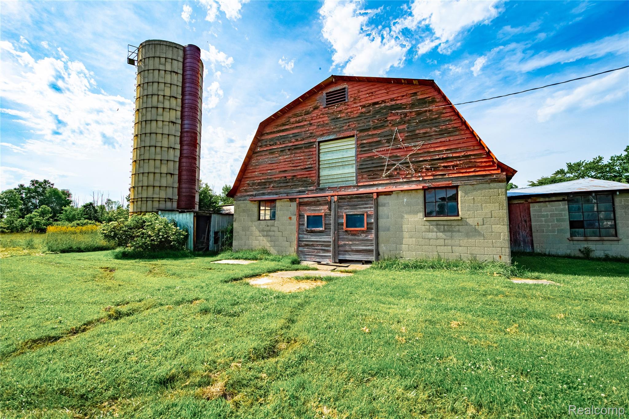 8384 Imlay City Road Avoca, MI 48006 - Photo 16 of 39 _DSC7468-HDR.jpg