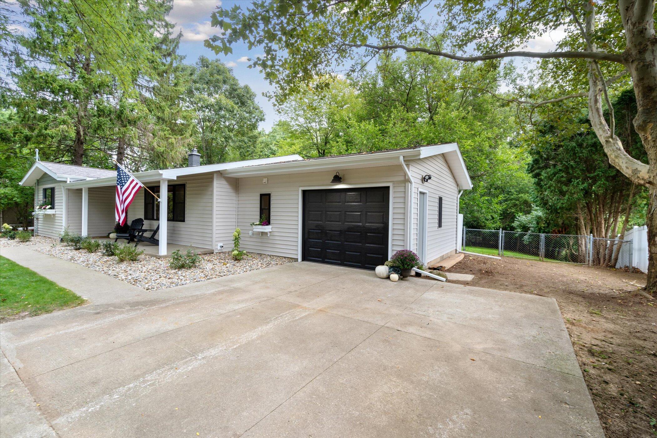 3399 Pine Ridge Drive Jackson, MI 49201 - Photo 4 of 51 04-3399-Pine-Ridge-Dr-Jackson-MI-49201-W