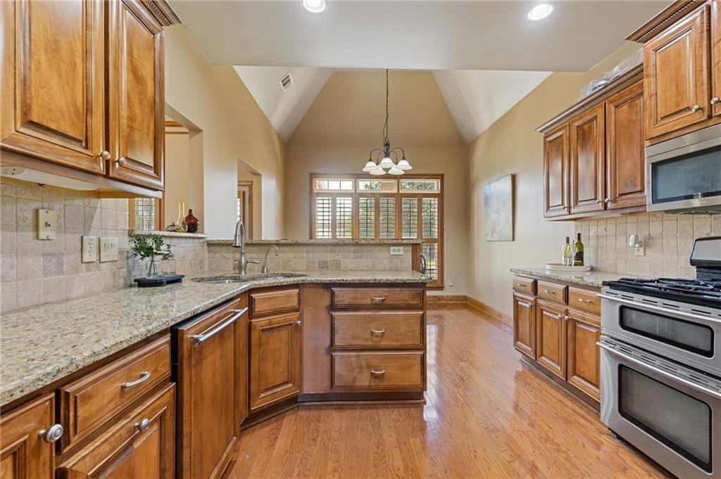 755 Peninsula Overlook Hampton, GA 30228 - Photo 12 of 48