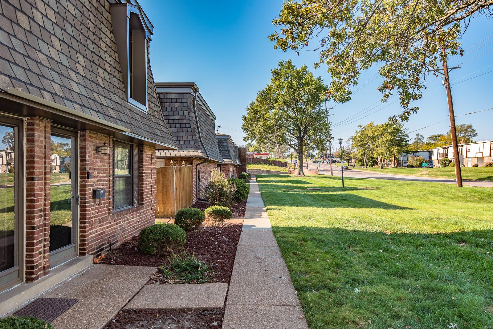 1892 Union Road St. Louis, MO 63125 - Photo 2 of 20 Gallery Image 2