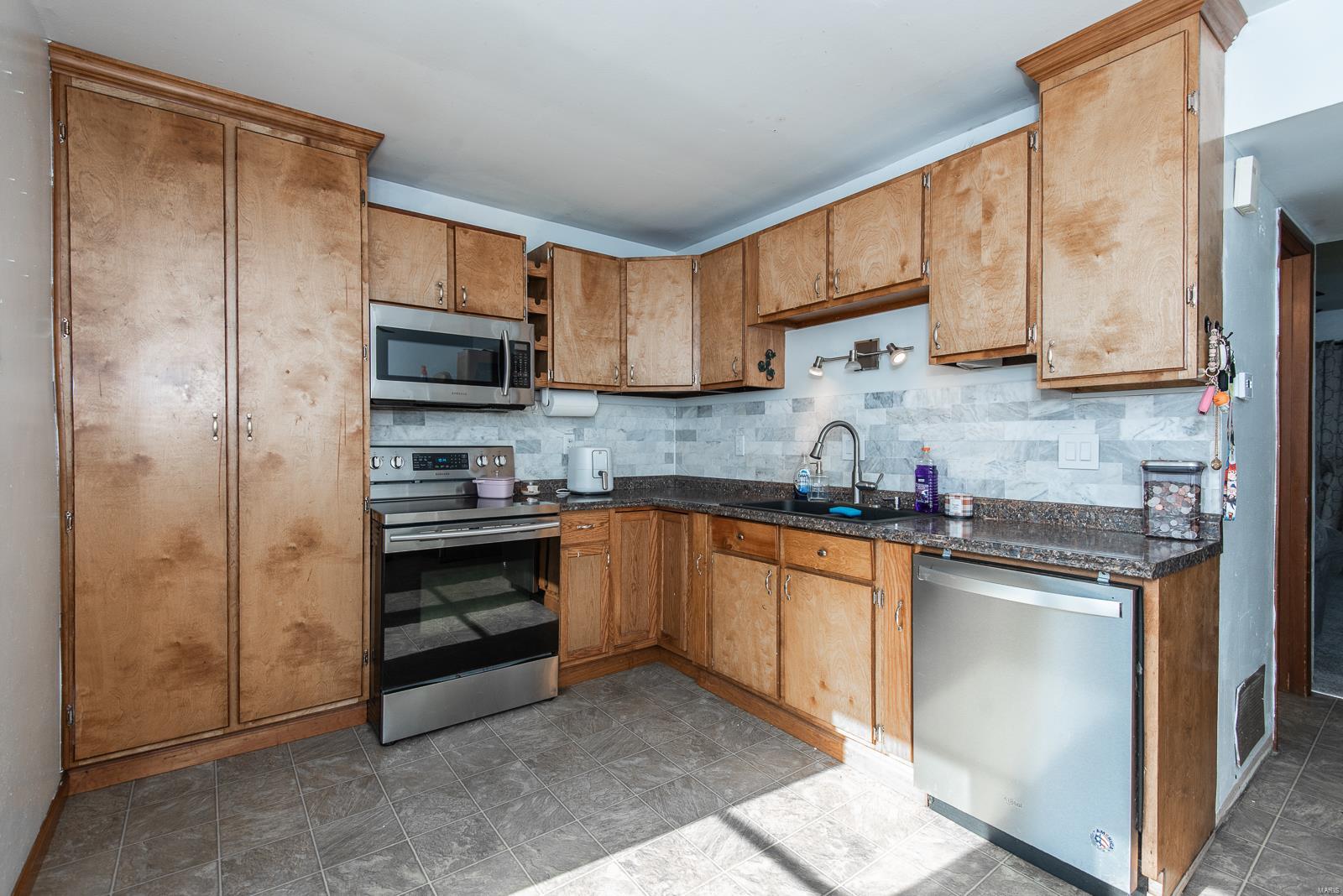 1892 Union Road St. Louis, MO 63125 - Photo 8 of 20 Gallery Image 8