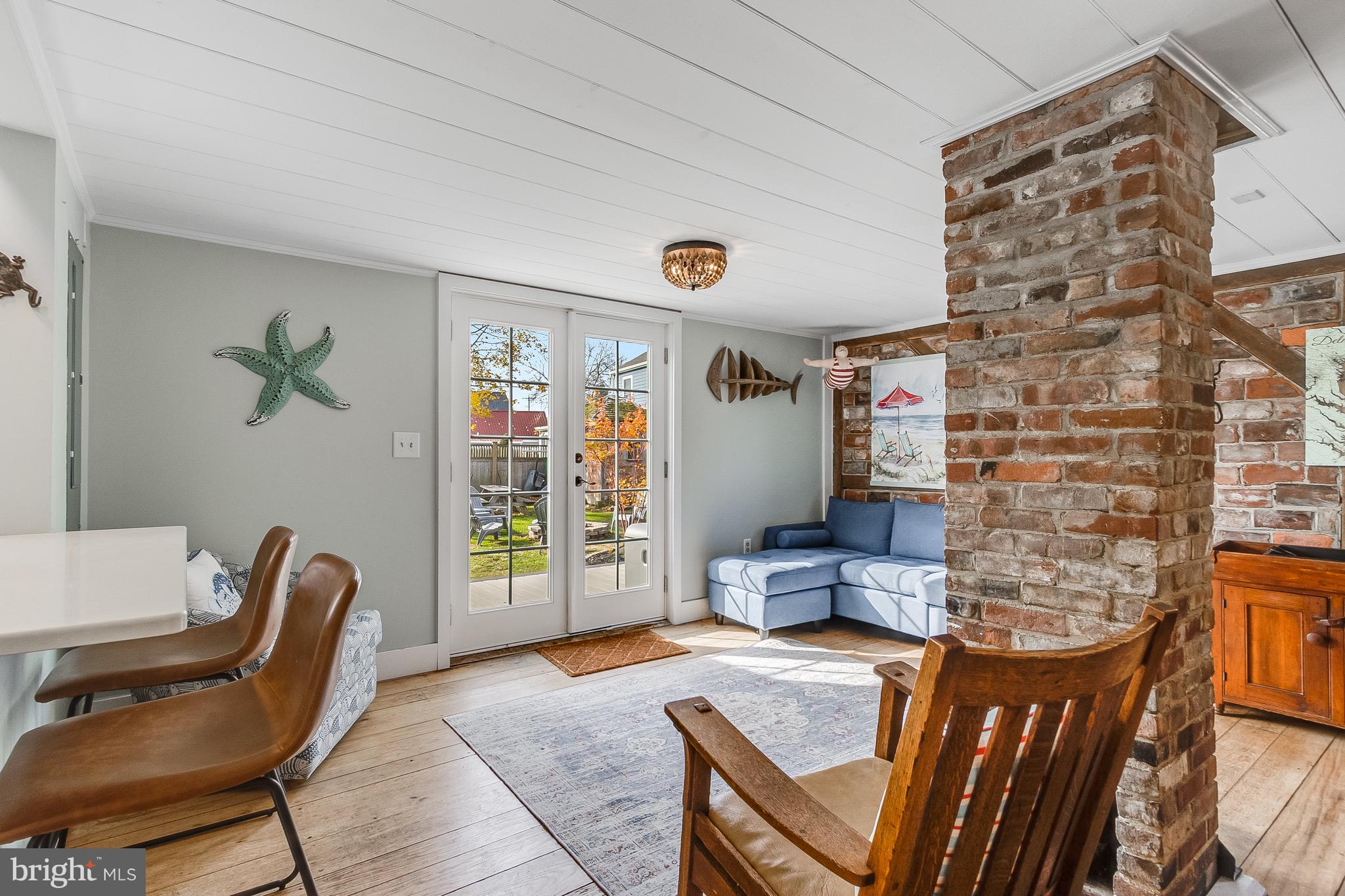 112 West 3rd Street Lewes, DE 19958 - Photo 23 of 73 a living room with furniture and a window