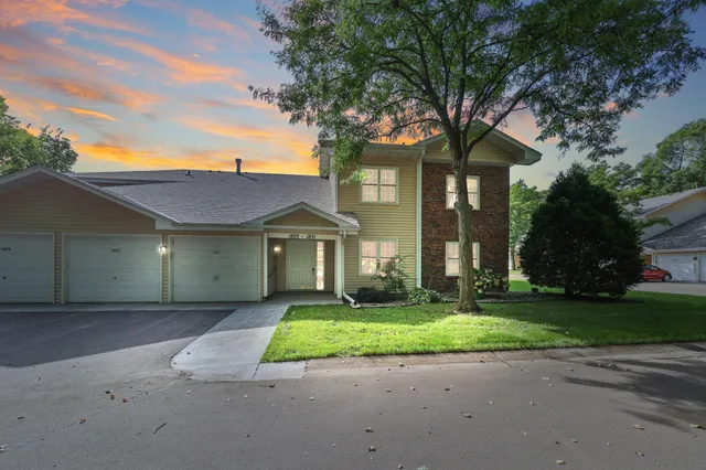 $244,900 | 1827 County Road E East, Unit 18, White Bear Lake, MN 55110