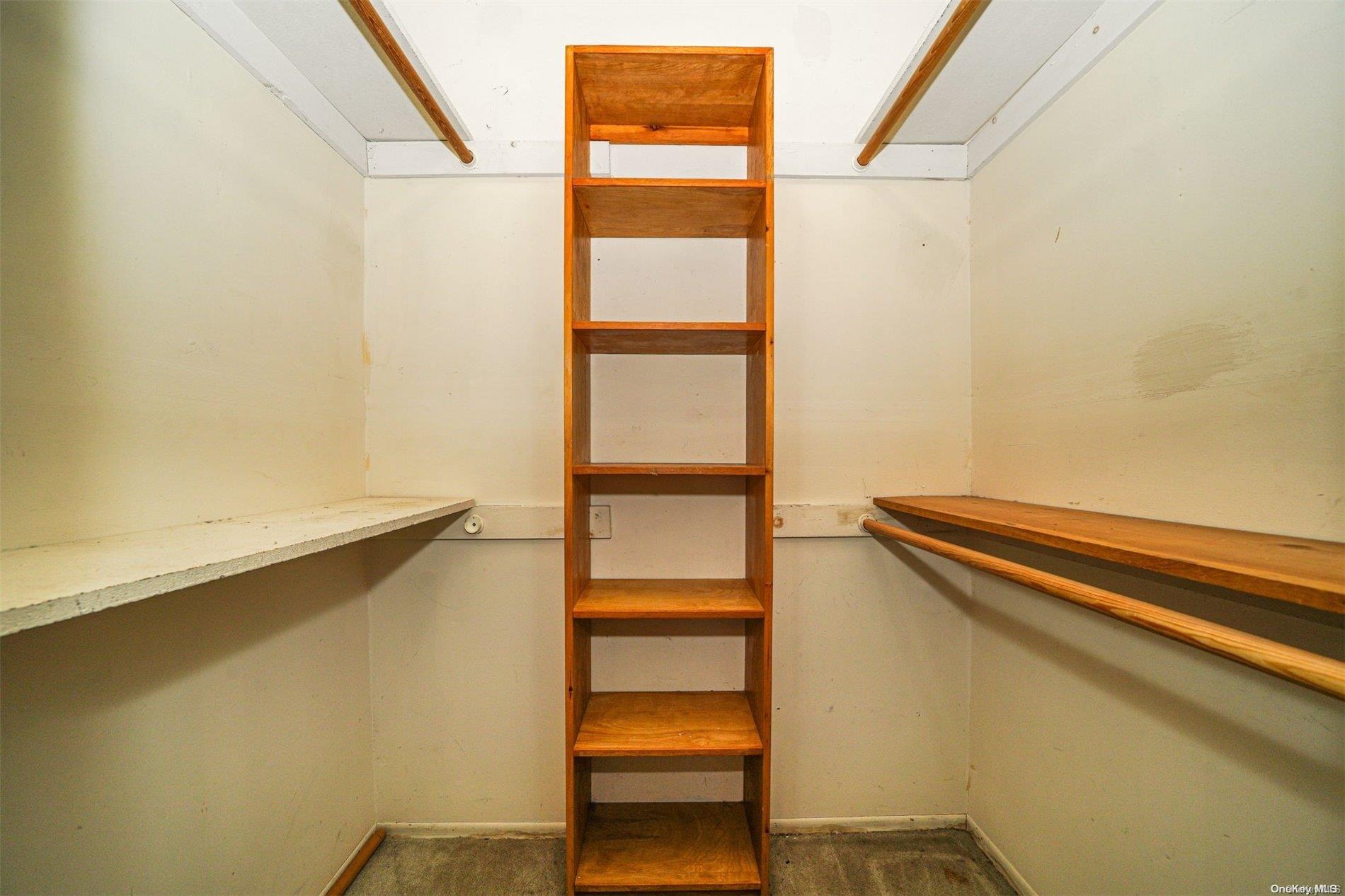 37 Santa Barbara Drive, Unit 37 Plainview, NY 11803 - Photo 15 of 32 a bathroom with a window