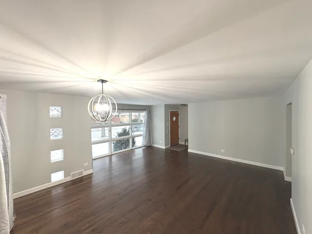 $3,200 | 9128 Birch Avenue, Morton Grove, IL 60053