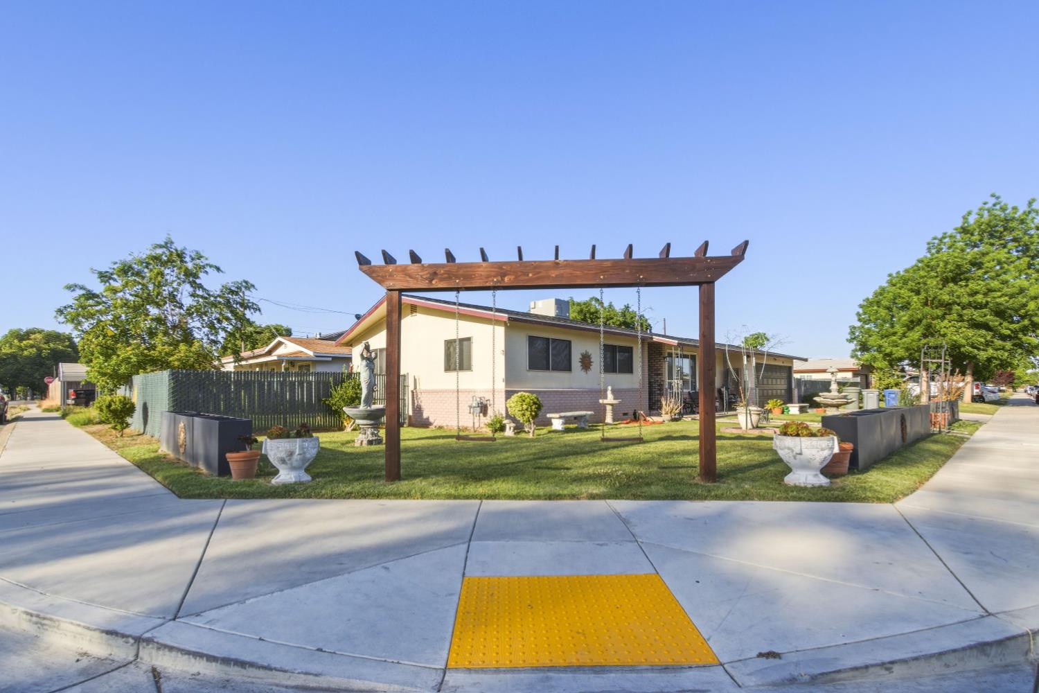 1843 West 8th Street Merced, CA 95341 - Photo 2 of 25