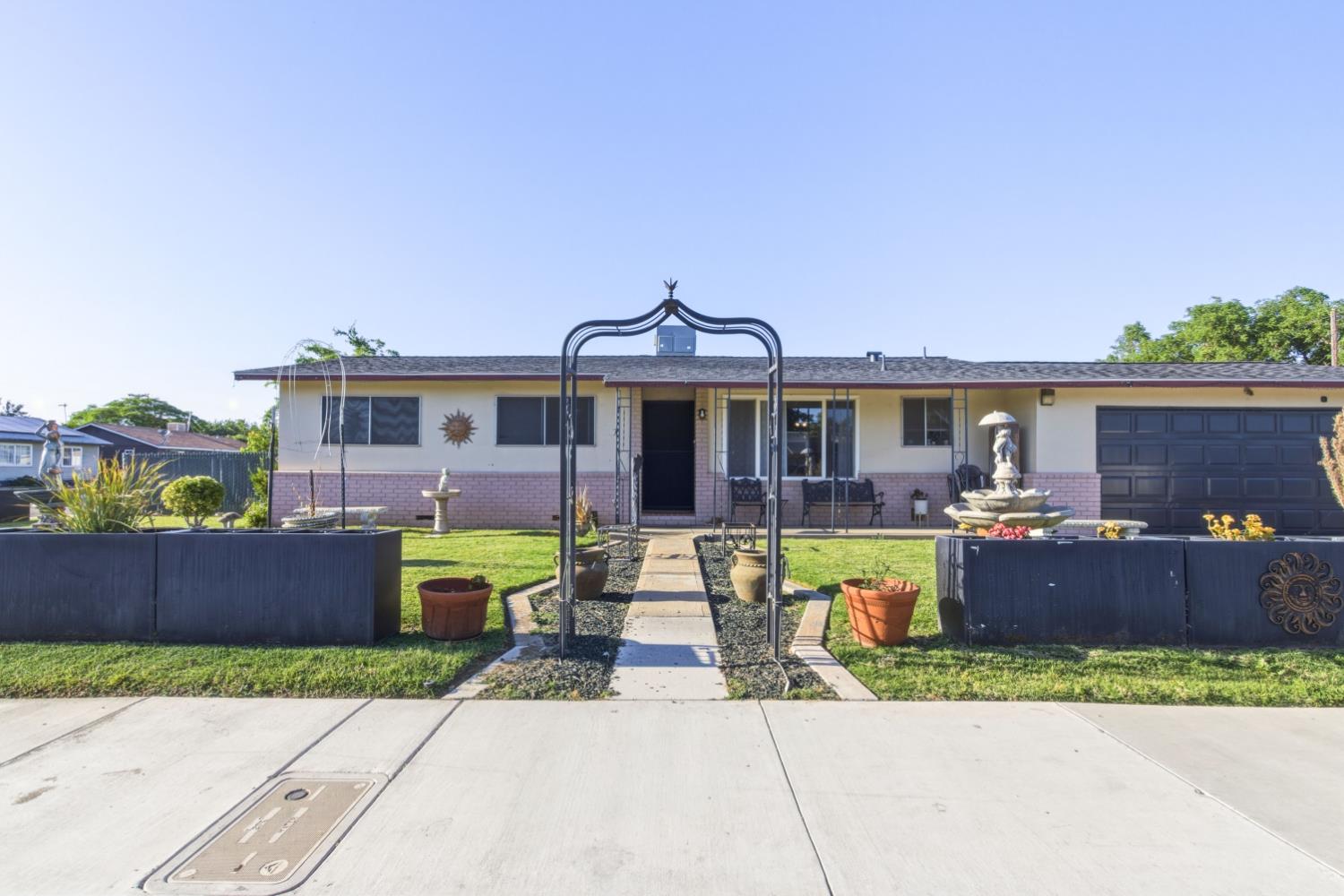 1843 West 8th Street Merced, CA 95341 - Photo 3 of 25