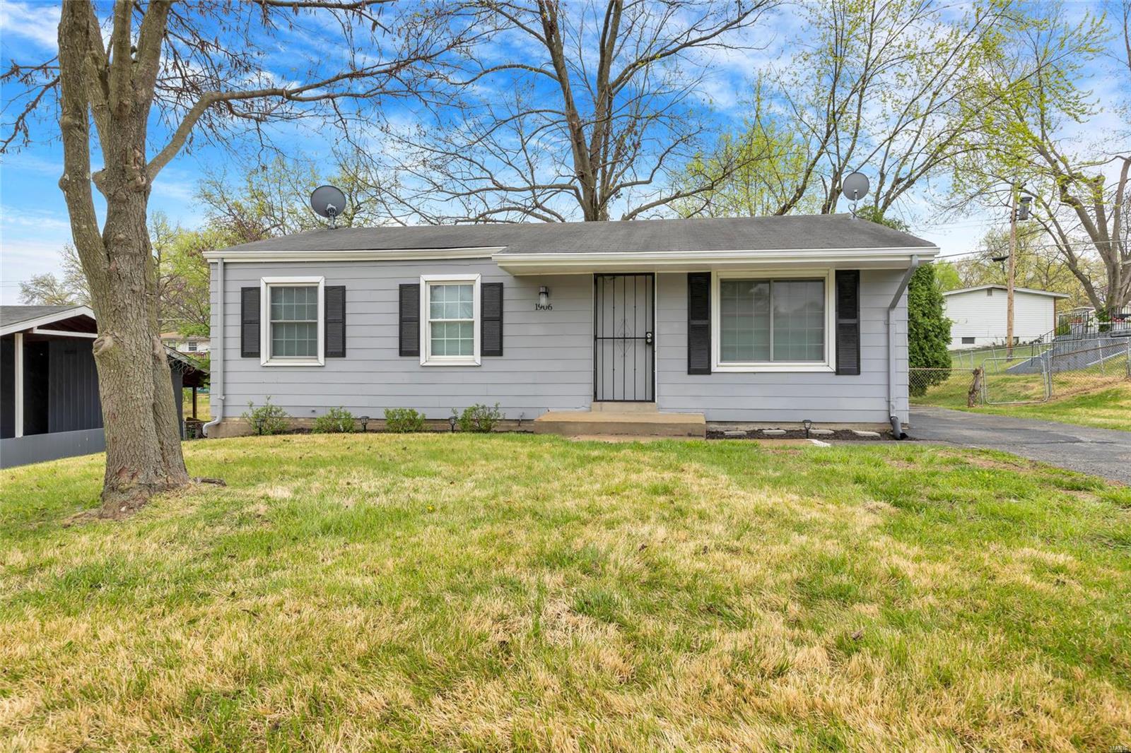 1906 Hudson Road St. Louis, MO 63136 - Photo 1 of 20 Gallery Image 1