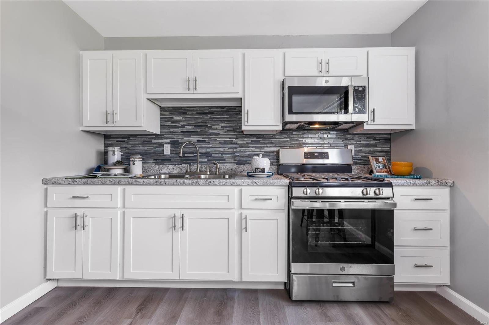 1906 Hudson Road St. Louis, MO 63136 - Photo 4 of 20 Gallery Image 4