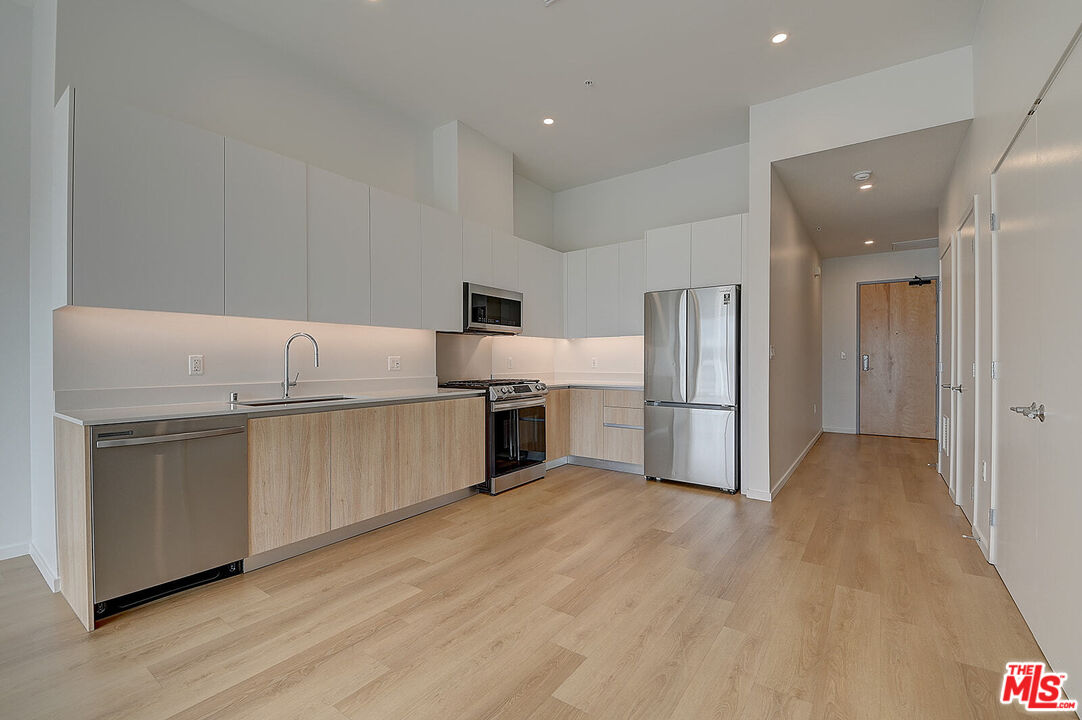 200 West Ocean Boulevard, Unit 711 Long Beach, CA 90802 - Photo 4 of 21 a kitchen with granite countertop a refrigerator and a sink