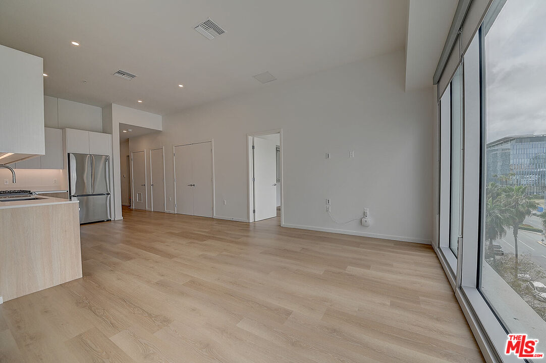 200 West Ocean Boulevard, Unit 711 Long Beach, CA 90802 - Photo 10 of 21 a view of empty room with a refrigerator
