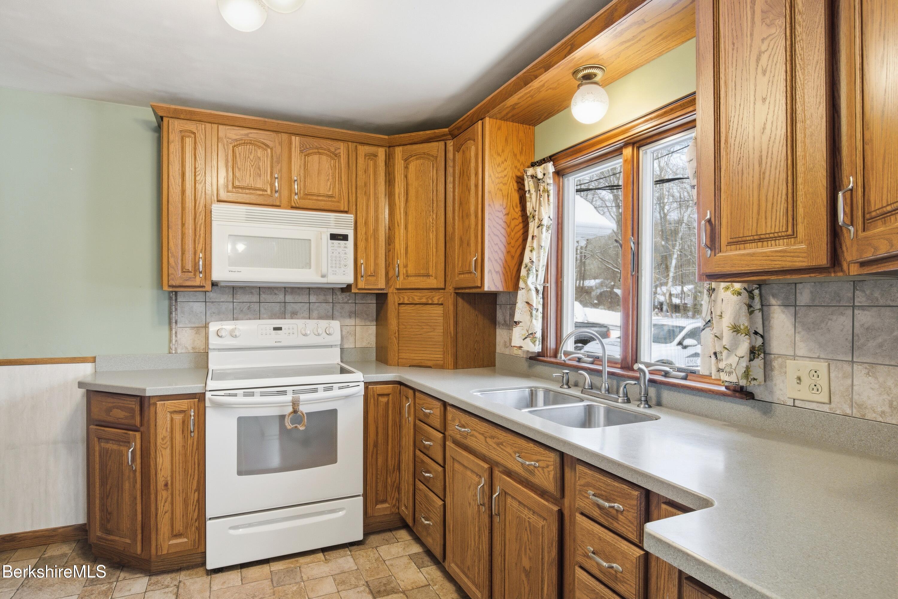 162 Bull Hill Road Lanesborough, MA 01237 - Photo 21 of 30 JAN04752