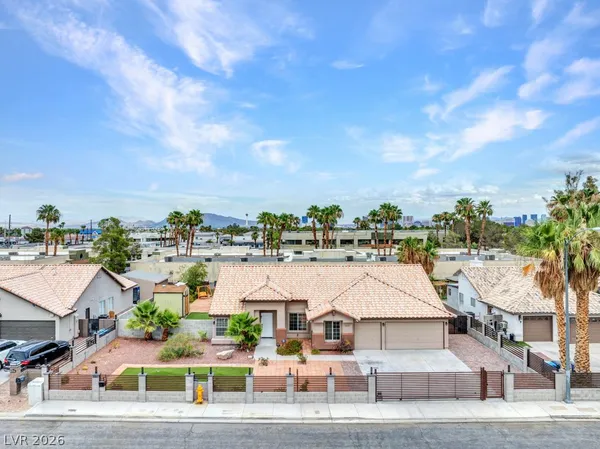 $829,900 | 2660 Rosanna Street, Las Vegas, NV 89146