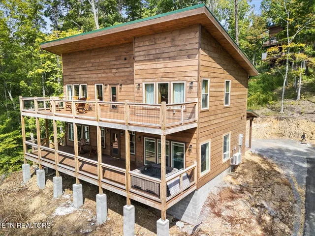 $899,900 | 2932 Ginas Way, Sevierville, TN 37862