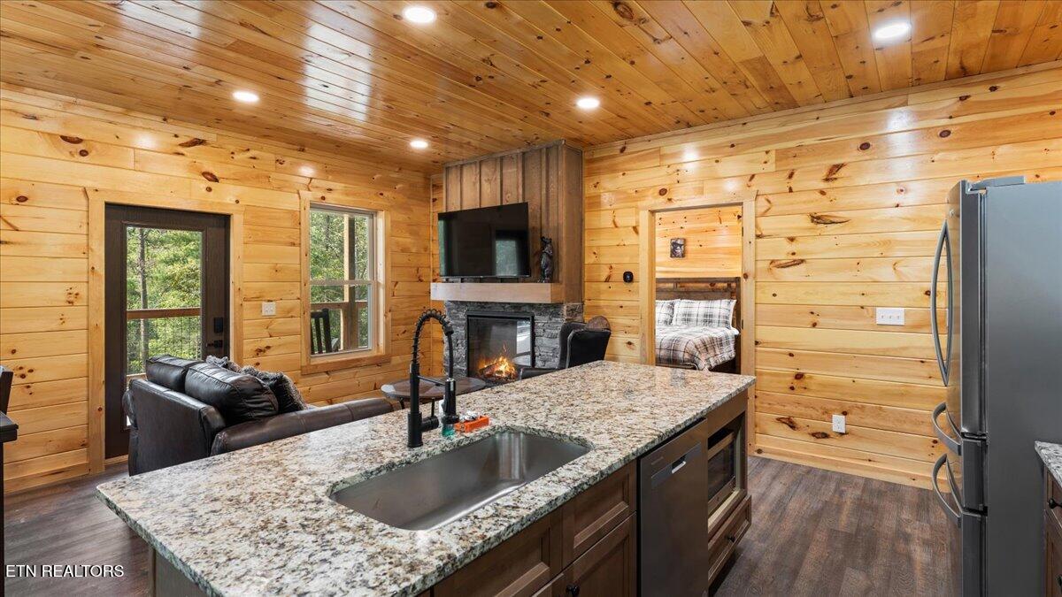 2932 Ginas Way Sevierville, TN 37862 - Photo 9 of 40 09-Kitchen