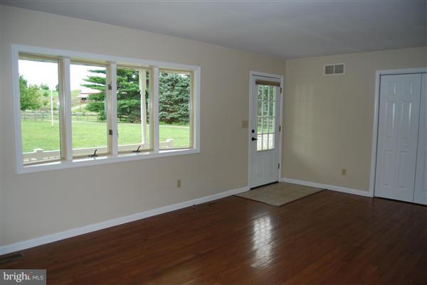 911 Clear View Road Union Bridge, MD 21791 - Photo 2 of 27 Living Room