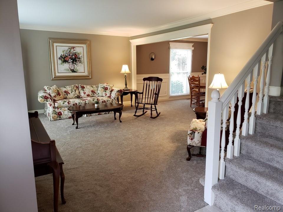 206 Tanglewood Drive Rochester, MI 48309 - Photo 7 of 35 20190519_184853.jpg