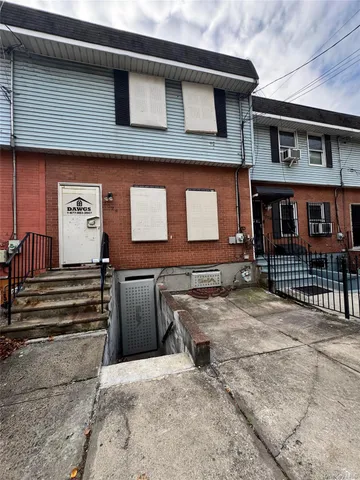 $614,900 | 2028 Story Avenue | Unionport