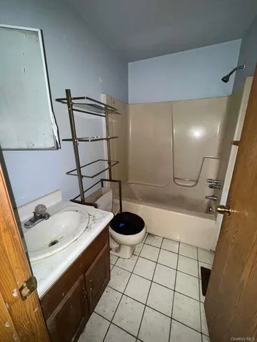 $614,900 | 2028 Story Avenue | Unionport