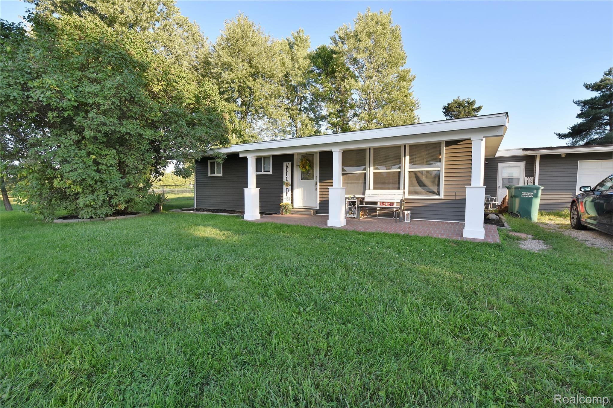 4639 Lippincott Road Lapeer, MI 48446 - Photo 2 of 27 DSC_4425.JPG