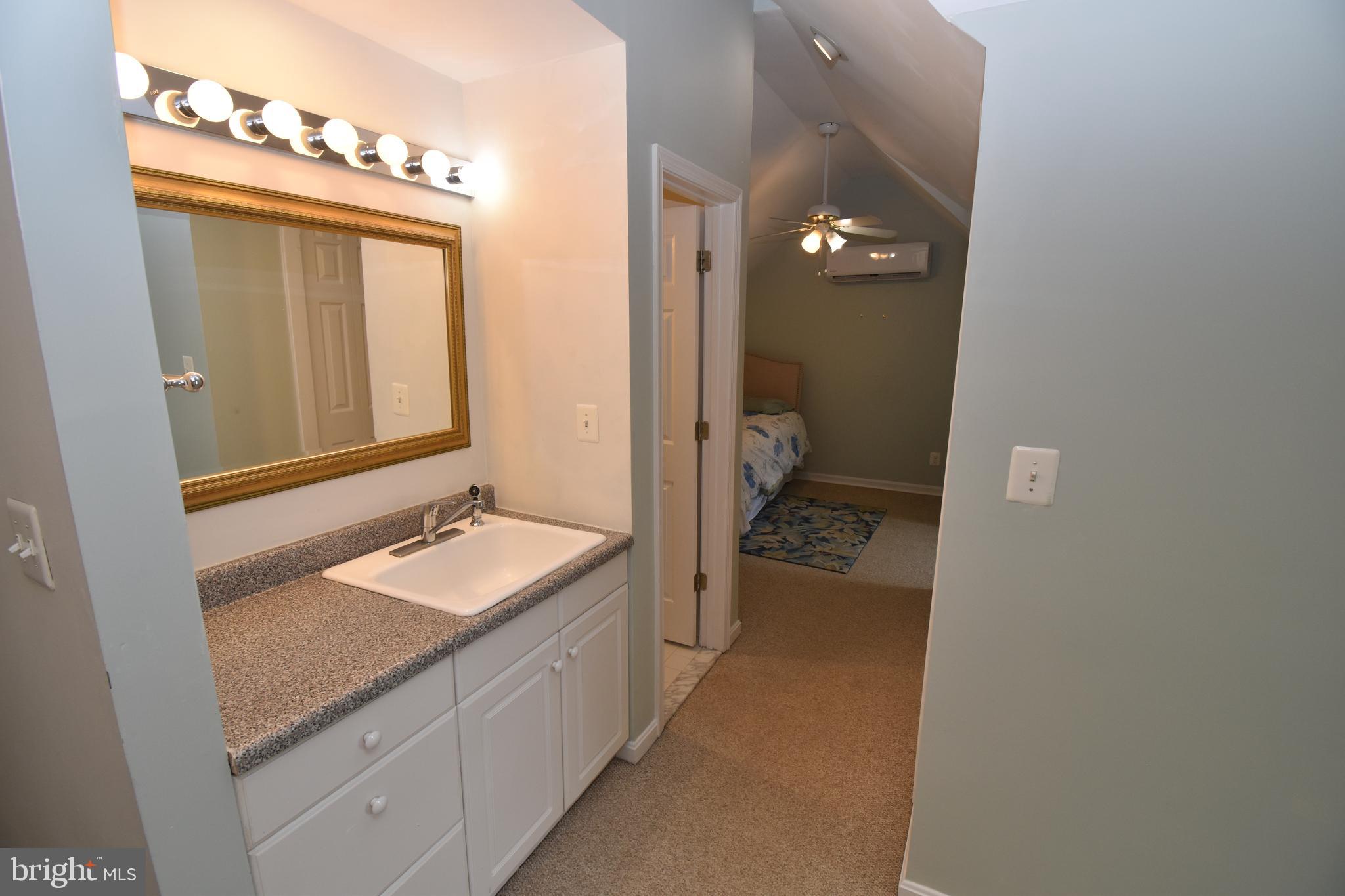 2901 Meadow View Road Falls Church, VA 22042 - Photo 40 of 43 GQ vanity