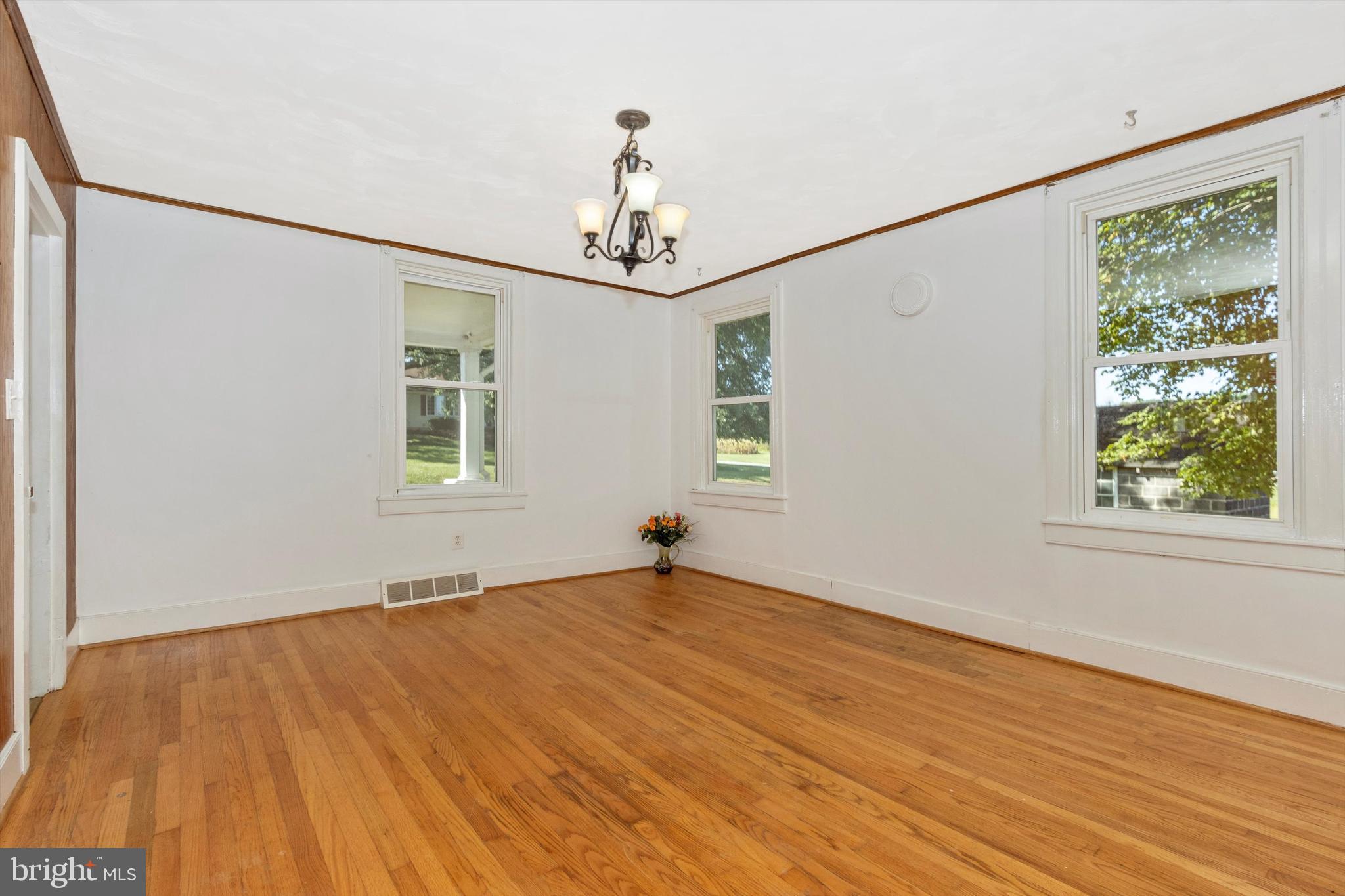 13634 Glissans Mill Road Mount Airy, MD 21771 - Photo 10 of 49 Di ning Room