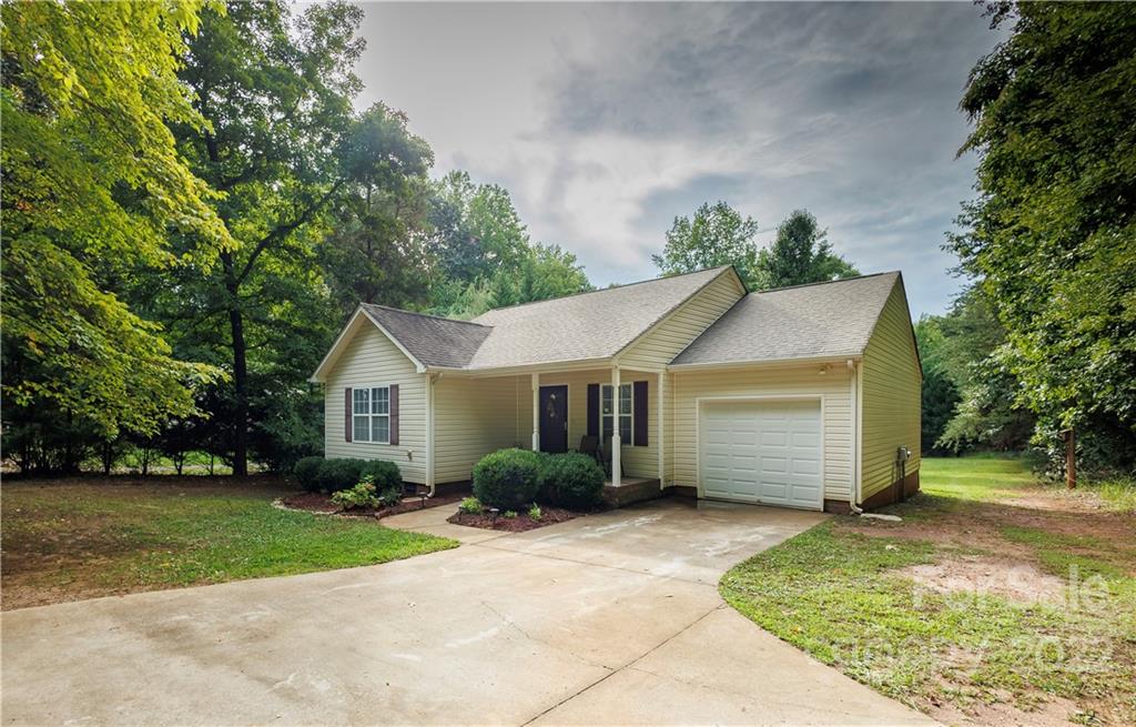 5718 Lewis Road Gastonia, NC 28052 - Photo 3 of 25 Gallery Image 3