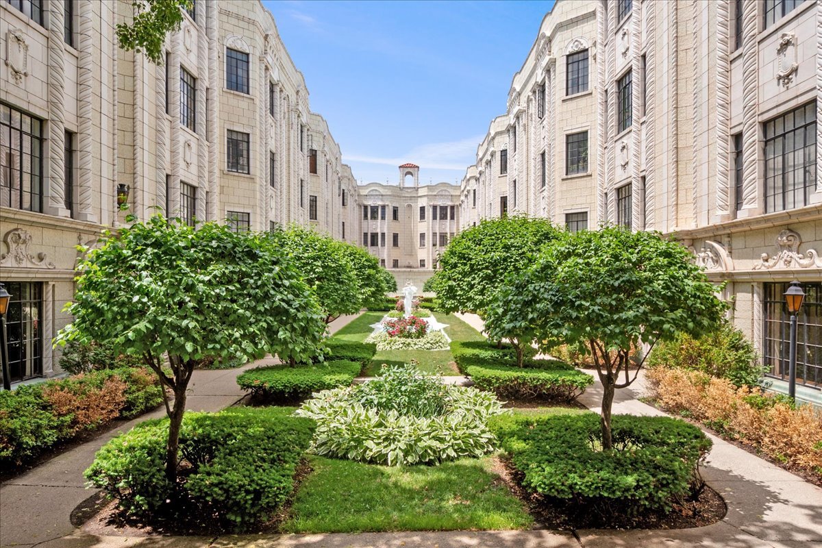 7348 North Ridge Boulevard, Unit 14C Chicago, IL 60645 - Photo 1 of 22