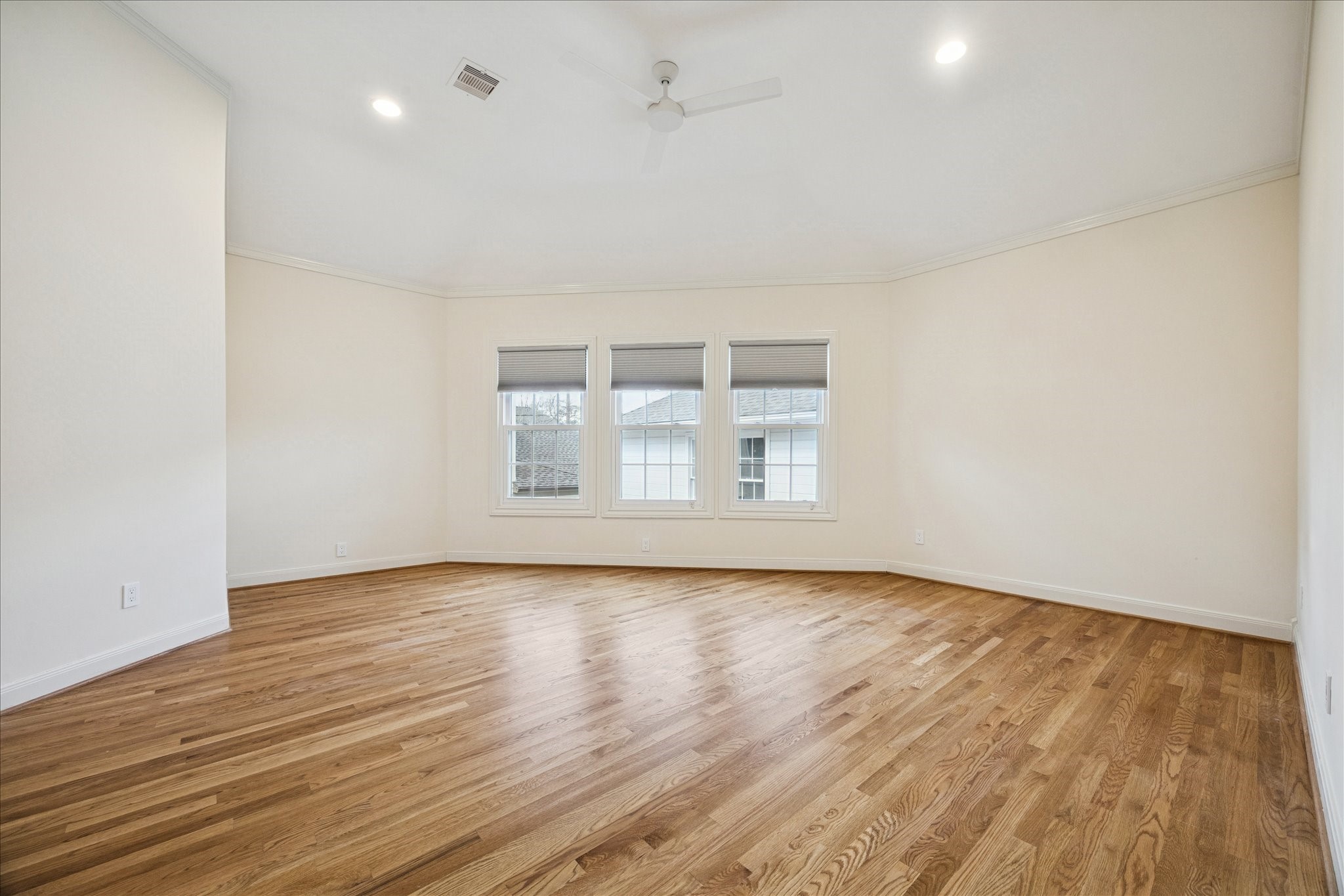 4230 Byron Street Houston, TX 77005 - Photo 14 of 26 Primary Bedroom