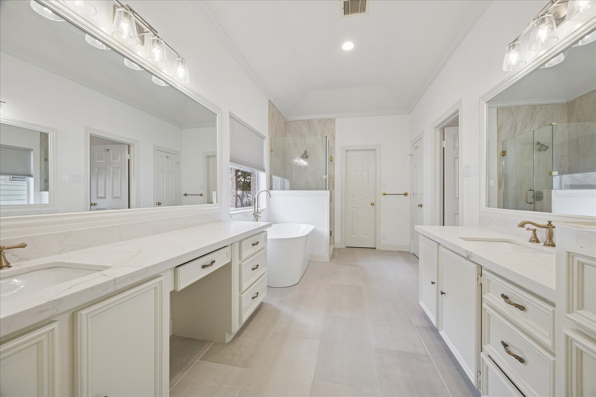 4230 Byron Street Houston, TX 77005 - Photo 15 of 26 Primary Bath