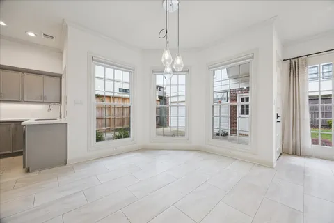 $6,800 | 4230 Byron Street, Houston, TX 77005